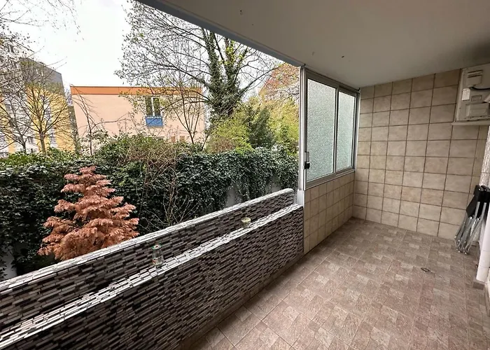 Beautiful, Large And Great With Balcony In Location شقة *