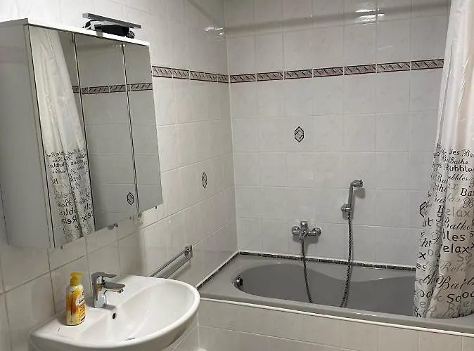 شقة Beautiful, Large And Great With Balcony In Location